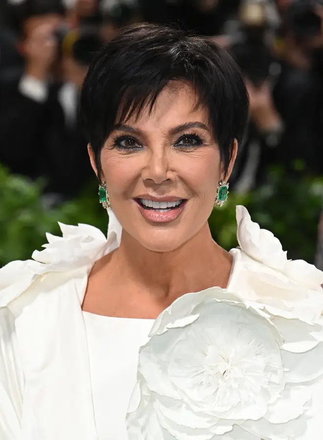 Qu'est-il arrivé au doigt de Kim Kardashian ? 6 Kris Jenner a subi une hystérectomie