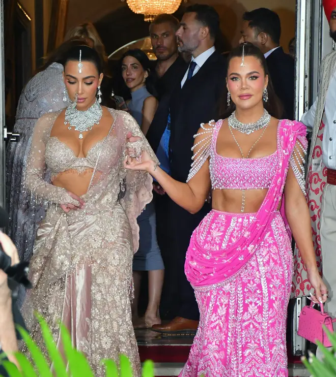 Tous les invités célèbres au mariage d'Ambani, dont Kim Kardashian et Nick Jonas 6 Kim Kardashian et Khloe Kardashian quittent leur hôtel le lendemain du mariage d'Ambani