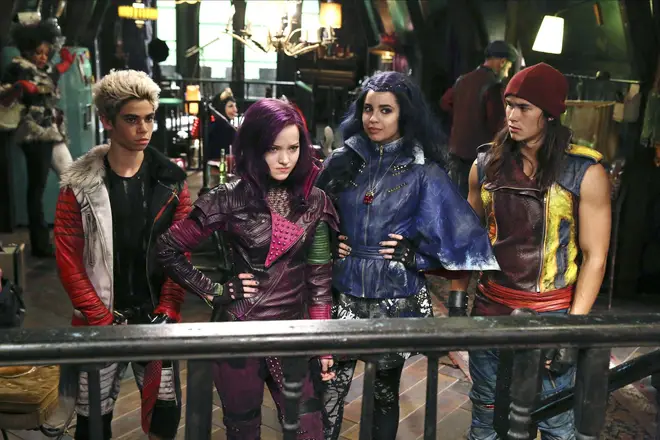"Descendants 4" de Disney comprend un hommage émotionnel à Cameron Boyce après son... 4 Cameron Boyce est apparu dans les trois premiers films Descendants dans le rôle de Carlos