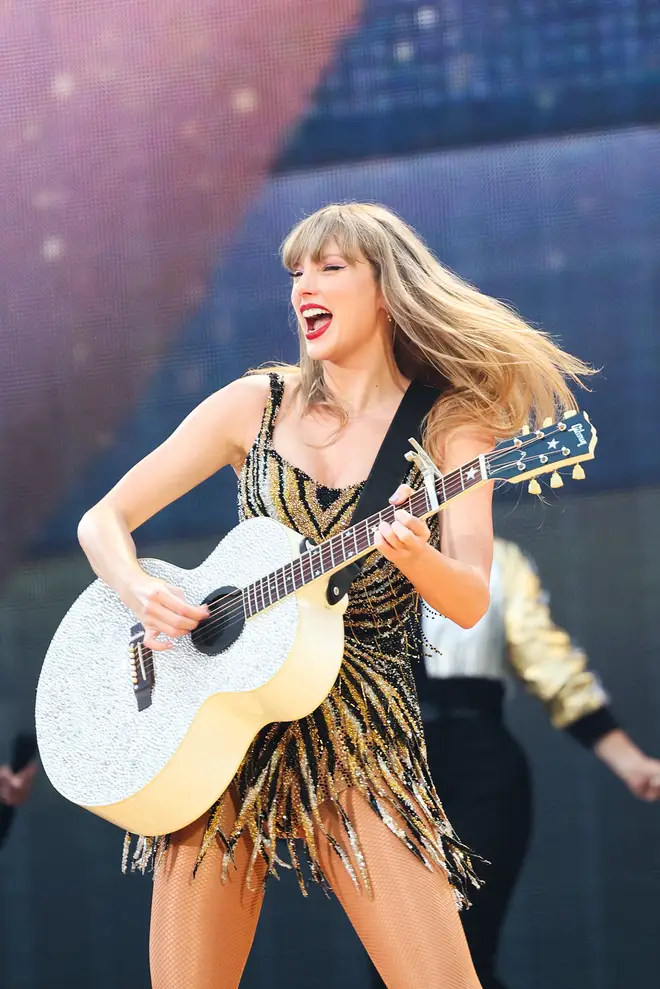 Taylor Swift a reçu une toute nouvelle robe « Speak Now » et les fans pensent que cela signifie quelque chose 5 Taylor Swift a introduit quelques nouvelles tenues dans la garde-robe de The Eras Tour