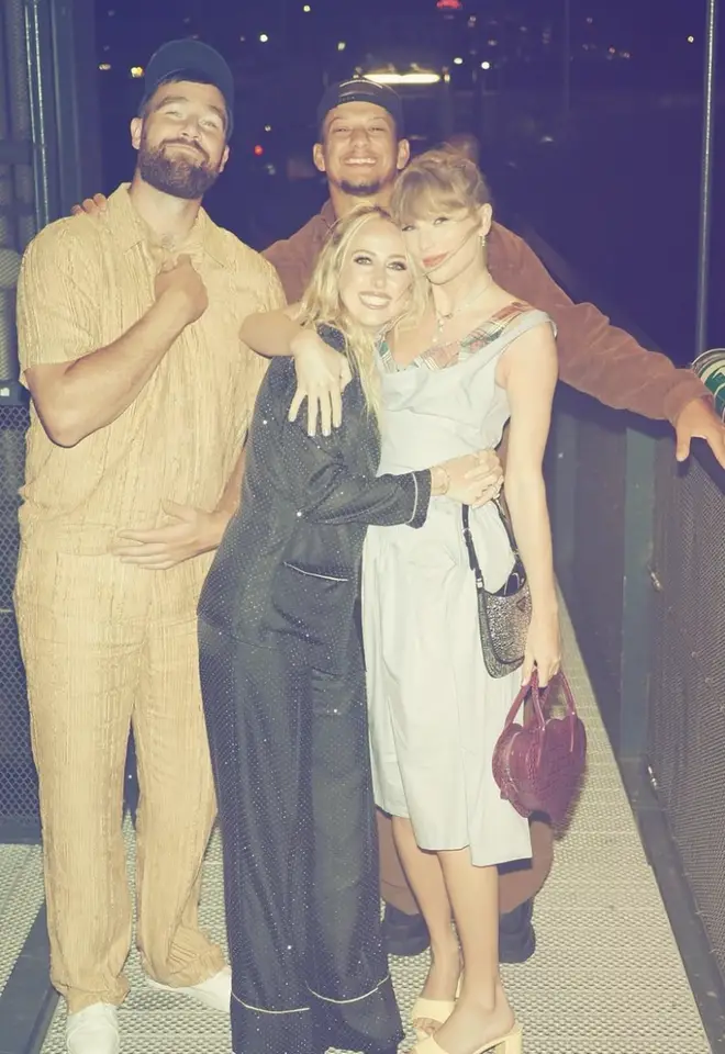 Toutes les photos de Travis Kelce et Taylor Swift ensemble 5 Taylor et Travis rejoints par Patrick et Brittany Mahomes