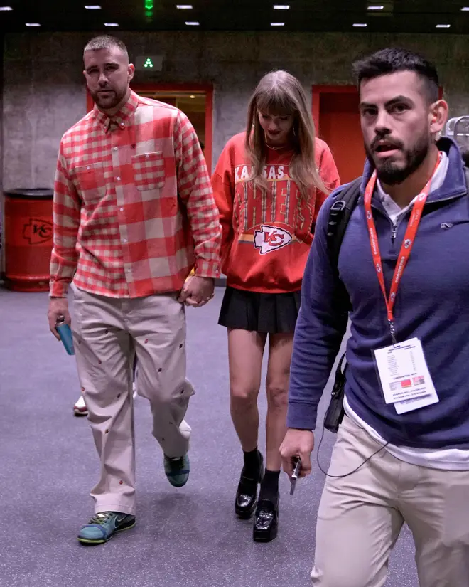 Toutes les photos de Travis Kelce et Taylor Swift ensemble 13 Travis Kelce et Taylor Swift quittent le stade Arrowhead ensemble