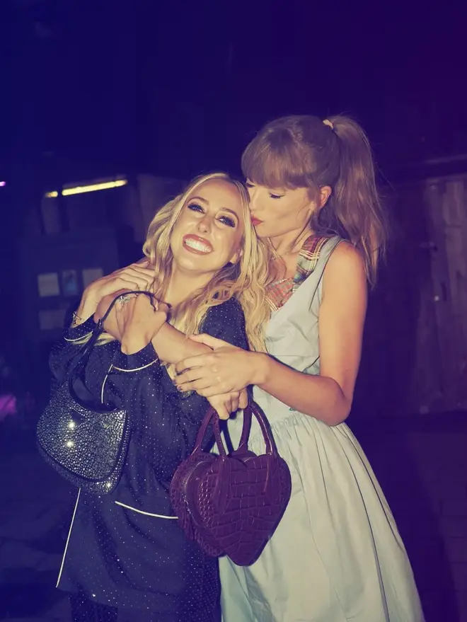 Taylor Swift et Travis Kelce ont l'air tellement amoureux lors d'une soirée avec leurs amis 6 Taylor Swift est devenue bonne amie avec Brittany Mahomes