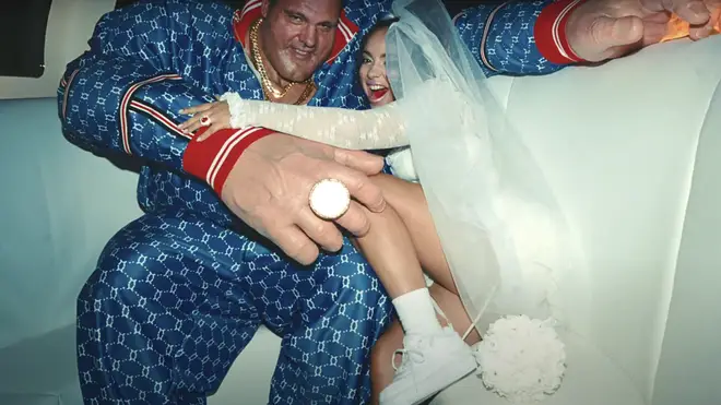 Le superbe clip vidéo de Jade "Angel Of My Dreams" expliqué 5 Jade représente son mariage avec un dirigeant de l'industrie