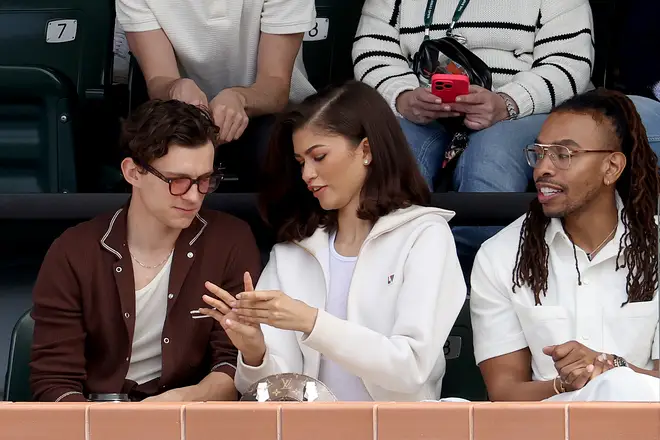 Tom Holland et Zendaya sont-ils fiancés ? 6 Tom Holland et Zendaya ont été photographiés en train de regarder le tennis ensemble en mars 2024