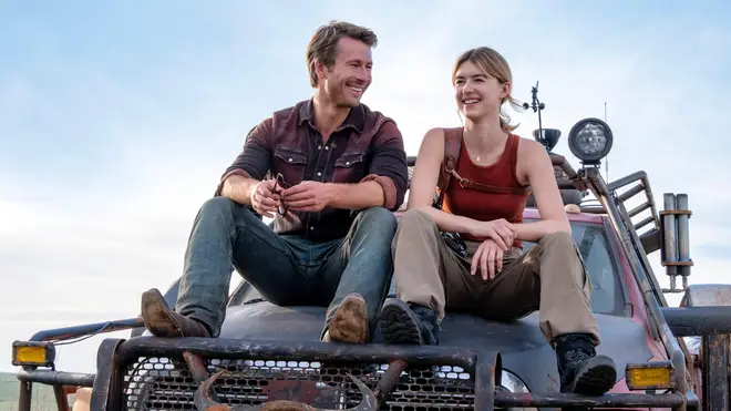 Le réalisateur de Twisters explique pourquoi le baiser de Tyler et Kate a été coupé du film 4 Glen Powell et Daisy Edgar-Jones de Twisters expliquent pourquoi leurs personnages ne s'embrassent pas dans le film