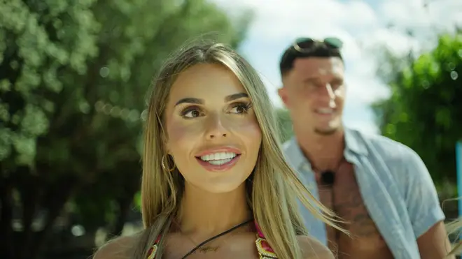 La star de Love Island s'est précipitée pour réparer ses dents après avoir participé à l'émission 4 Tiffany est entrée dans la villa avec Wil Anderson et Grace Jackson