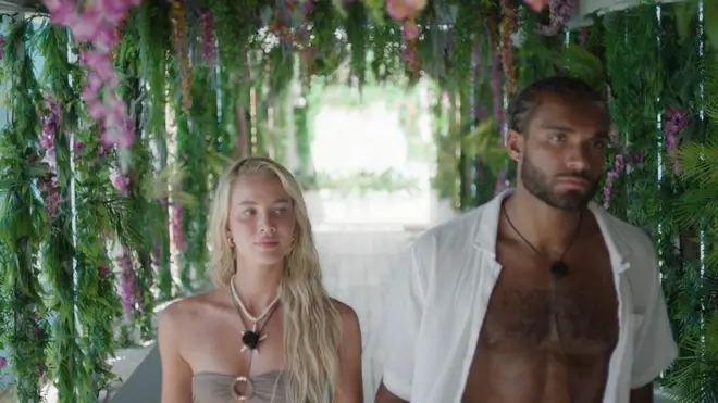 Joey Essex de Love Island fait pleurer Samantha Kenny lors du dumping final 5 Grace et Reuben sont venus avec le reste des insulaires pour larguer un couple.
