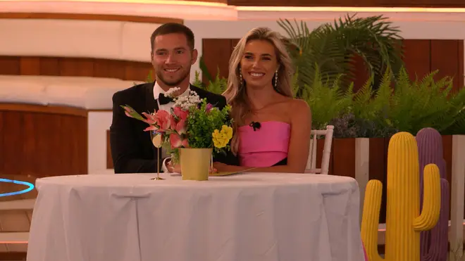 Quels couples de Love Island de la série 9 sont toujours ensemble ? De Kai et Sanam à Ron et Lana 5 Ron et Lana ont été le premier couple de la série 9 de Love Island à devenir officiel