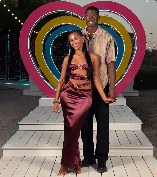 Ayo, finaliste de Love Island, a « menti » à sa petite amie pour qu'elle participe à l'émission 5 Ayo et Jess sont arrivées deuxièmes dans la saison 11 de Love Island