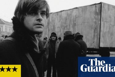 Critique de Werckmeister Harmonies - Chef-d'œuvre sombre de Béla Tarr sur une ville plongée dans la tyrannie | Film - 2