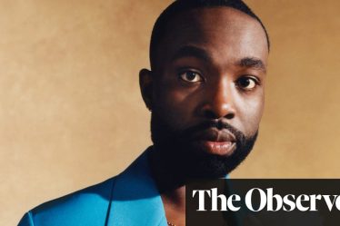 <h2>Paapa Essiedu : L'acteur révèle les défis de son nouveau rôle et compare avec Hamlet</h2><br />
<br />
<p>Dans une récente interview, l'acteur Paapa Essiedu a partagé son expérience sur son dernier rôle et a comparé les défis qu'il a rencontrés avec ceux de jouer Hamlet. Découvrez ses réflexions sur ce nouveau défi et comment il le compare à l'un des rôles les plus emblématiques de Shakespeare.</p><br />
<br />
<h3>Points clés :</h3><br />
<ul><br /> <li>Paapa Essiedu parle de son nouveau rôle</li><br /> <li>Comparaison avec Hamlet</li><br /> <li>Les défis rencontrés</li><br />
</ul> - 2