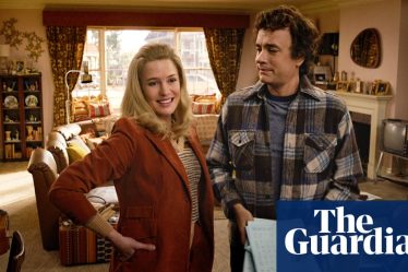<br />
<br />
<h1>L'intelligence artificielle bouleverse le monde du cinéma: à quel point?</h1><br />
<br />
<p>Depuis quelques années, l'intelligence artificielle s'est immiscée dans de nombreux domaines, y compris celui du cinéma. Mais quel impact cette technologie aura-t-elle réellement sur l'art de la réalisation cinématographique?</p><br />
<br />
<h2>Points importants:</h2><br />
<ul><br /> <li>L'IA révolutionne la post-production des films</li><br /> <li>Les réalisateurs utilisent l'IA pour analyser les tendances du public</li><br /> <li>Les effets spéciaux et la création de personnages sont également influencés par l'IA</li><br />
</ul><br />
<br /> - 2