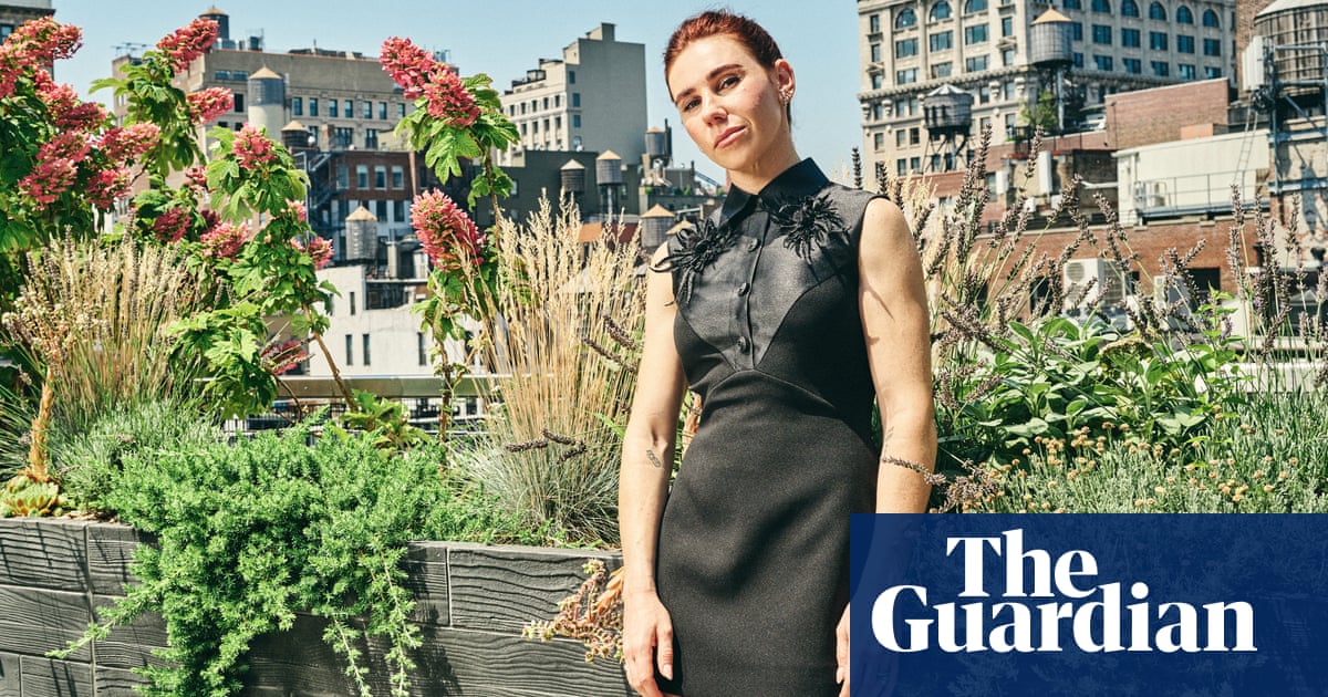 Zosia Mamet parle de la série Girls, de la reconnaissance et des privilèges liés à la notoriété : "Ce n'est pas parce que vous êtes né dans une famille célèbre que le tapis rouge se déroule automatiquement pour vous" | Télévision<br />
<br />
Points importants de l'article :<br />
1. Zosia Mamet parle de son expérience sur la série Girls.<br />
2. Elle aborde le sujet de la reconnaissance et des avantages liés à la notoriété.<br />
3. Mamet souligne qu'être issu d'une famille célèbre ne garantit pas un traitement de faveur dans l'industrie du divertissement. - 1