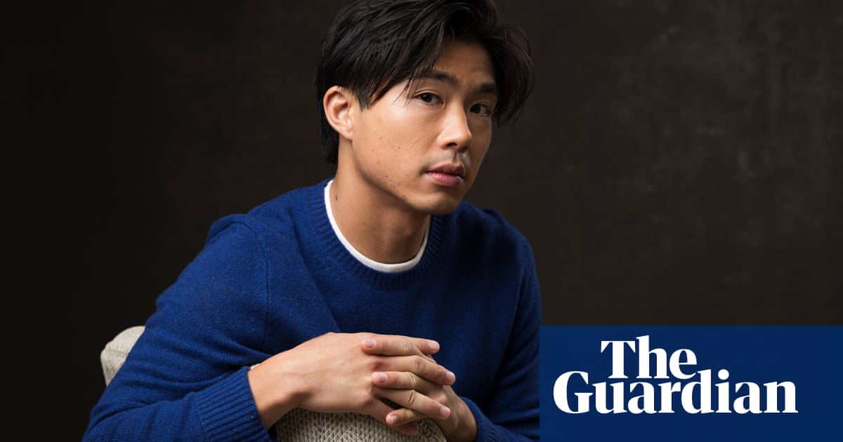 <br />
<br />
<h1>Sean Wang raconte son premier film Dìdi</h1><br />
<br />
<p>Sean Wang, réalisateur débutant, partage son expérience unique dans l'industrie cinématographique avec la sortie de son premier film, Dìdi. Il évoque le manque de diversité dans les films sur l'enfance et l'importance de représenter la diversité à l'écran.</p><br />
<br />
<h2>Points importants de l'article:</h2><br />
<ul><br /> <li>Sean Wang, réalisateur débutant, parle de son film Dìdi</li><br /> <li>Il souligne le manque de diversité dans les films sur l'enfance</li><br /> <li>L'importance de la représentation de la diversité à l'écran</li><br />
</ul><br />
<br /> 2 <br />
<br />
<h1>Sean Wang raconte son premier film Dìdi</h1><br />
<br />
<p>Sean Wang, réalisateur débutant, partage son expérience unique dans l'industrie cinématographique avec la sortie de son premier film, Dìdi. Il évoque le manque de diversité dans les films sur l'enfance et l'importance de représenter la diversité à l'écran.</p><br />
<br />
<h2>Points importants de l'article:</h2><br />
<ul><br /> <li>Sean Wang, réalisateur débutant, parle de son film Dìdi</li><br /> <li>Il souligne le manque de diversité dans les films sur l'enfance</li><br /> <li>L'importance de la représentation de la diversité à l'écran</li><br />
</ul><br />
<br /> - 1