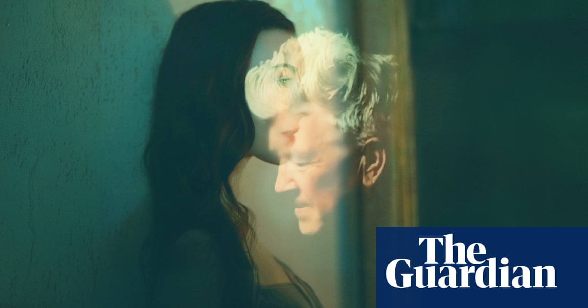 <br />
<br />
<h1>David Lynch parle de musique, d'amitié et du plus grand mystère de la vie</h1><br />
<br />
<p>Le réalisateur culte David Lynch s'est récemment exprimé sur sa vision de la musique, de l'amitié et sur le plus grand mystère de la vie. Selon lui, l'amour sublime et éternel réside en chacun de nous, et c'est ce qui donne un sens à notre existence.</p><br />
<br />
<h2>Points importants de l'article :</h2><br />
<ul><br /> <li>David Lynch parle de sa vision de la musique</li><br /> <li>Il évoque l'importance de l'amitié dans sa vie</li><br /> <li>Il partage sa réflexion sur le plus grand mystère de la vie</li><br />
</ul><br />
<br /> 2 <br />
<br />
<h1>David Lynch parle de musique, d'amitié et du plus grand mystère de la vie</h1><br />
<br />
<p>Le réalisateur culte David Lynch s'est récemment exprimé sur sa vision de la musique, de l'amitié et sur le plus grand mystère de la vie. Selon lui, l'amour sublime et éternel réside en chacun de nous, et c'est ce qui donne un sens à notre existence.</p><br />
<br />
<h2>Points importants de l'article :</h2><br />
<ul><br /> <li>David Lynch parle de sa vision de la musique</li><br /> <li>Il évoque l'importance de l'amitié dans sa vie</li><br /> <li>Il partage sa réflexion sur le plus grand mystère de la vie</li><br />
</ul><br />
<br /> - 1