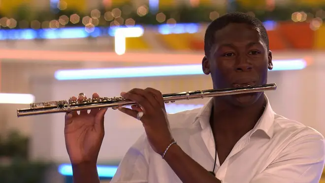 Les performances les plus emblématiques de tous les temps du Love Island Talent Show 3 Ayo a laissé ses insulaires impressionnés par ses talents