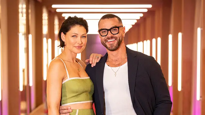 Love Is Blind UK : hôtes, date de sortie, bande-annonce et plus 3 Matt et Emma Willis animent Love is Blind : UK