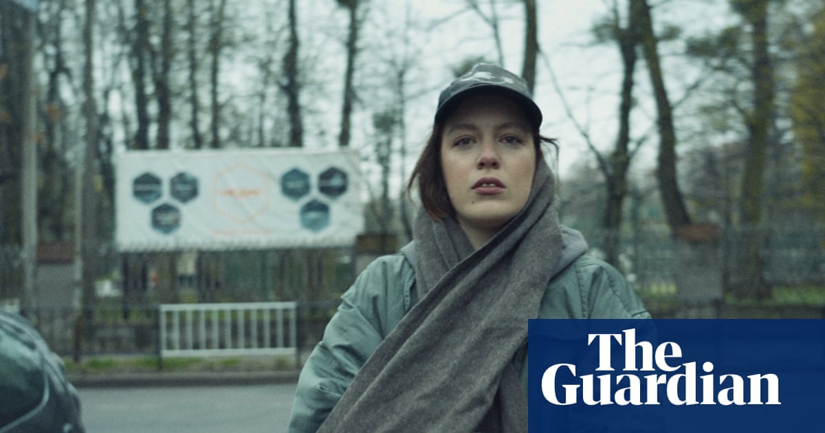 <br />
<br />
<h1>Une guerre pour écrire l'histoire : les artistes résistent en Ukraine | Films documentaires</h1><br />
<br />
<p>La scène artistique ukrainienne est actuellement le théâtre d'une lutte acharnée pour le contrôle de la narration historique. Des artistes engagés se mobilisent pour résister et raconter leur propre version de l'histoire à travers des films documentaires percutants.</p><br />
<br />
<h2>Points clés :</h2><br />
<ul><br /> <li>Lutte pour le contrôle de la narration historique en Ukraine</li><br /> <li>Artistes engagés résistent à travers des films documentaires</li><br /> <li>Exploration de différentes perspectives sur l'histoire du pays</li><br />
</ul><br />
<br /> - 1