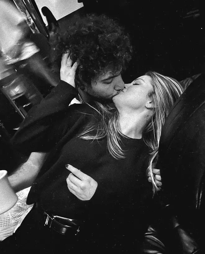 Chronologie des rencontres Selena Gomez et Benny Blanco - Comment ils se sont rencontrés et chaque étape depuis 15 Selena a partagé une photo d'elle et Benny dans une décharge de photos à New York