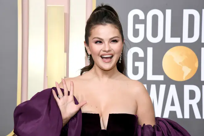 Selena Gomez laisse un commentaire frustré sur une vidéo virale sur sa chirurgie esthétique 4 Selena Gomez a commenté