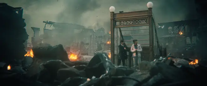 Le Umbrella Academy Heure de sortie de la saison 4 : voici quand elle sortira sur Netflix 4 Le Umbrella Academy la saison 4 voit Five et Lila enquêter sur un désert apocalyptique