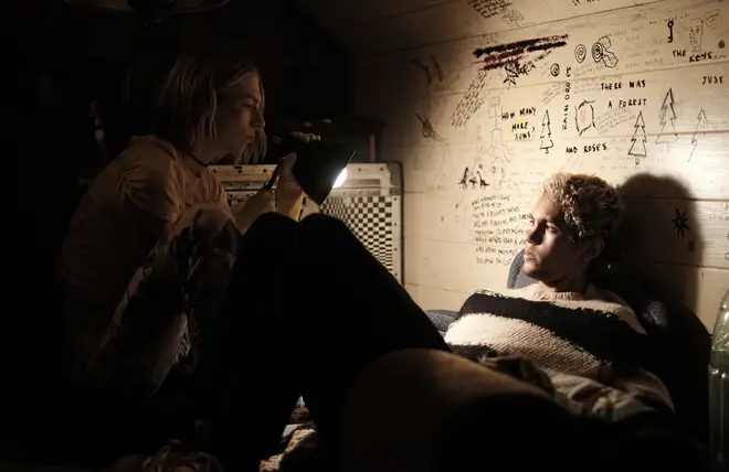 Hunter Schafer explique comment Dominic Fike l'a trompée "l'a fondamentalement changée" 5 Hunter et Dominic se sont rencontrés sur le tournage de Euphoria saison 2
