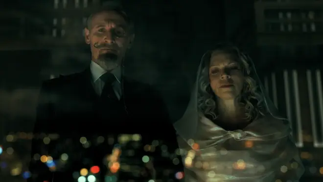 Umbrella Academy Saison 4 : L'histoire complète d'Abigail Hargreeves expliquée 7 Umbrella Academy saison 3 : Comment Abigail Hargreeves vit-elle dans le nouvel univers ?