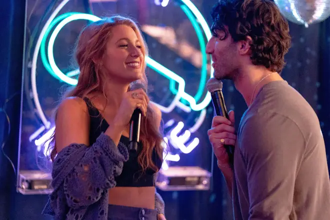 Ça se termine avec nous Le réalisateur Justin Baldoni défend le changement d'âge de Lily et Ryle par rapport à... 6 Blake Lively et Justin Baldoni dans Ça se termine avec nous
