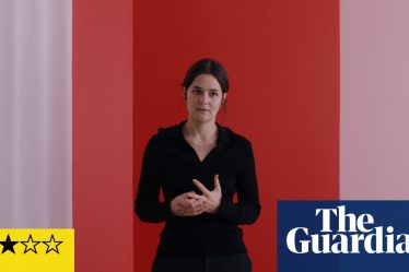 Critique de l'hypnose : une femme perd ses inhibitions devant vos yeux | Film - 4