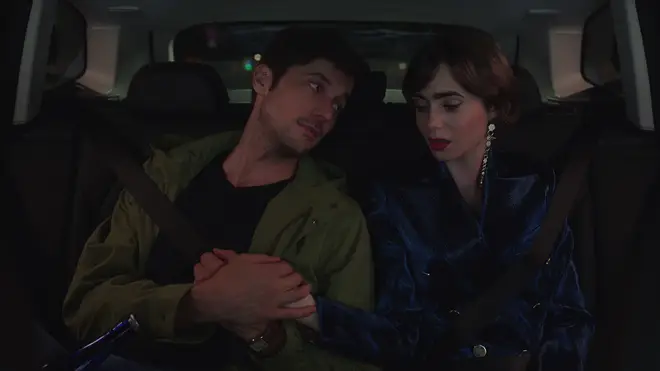 Lucas Bravo d'Emily In Paris est-il marié ? Dans la vie amoureuse IRL de « Gabriel » 5 Lucas joue l'un des amoureux d'Emily dans Emily In Paris
