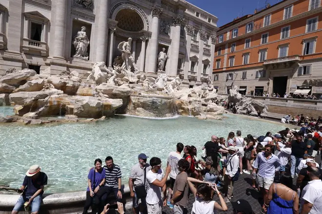 Où a été tournée la saison 4 d'Emily In Paris ? Tous les beaux nouveaux emplacements 4 La fontaine de Trevi à Rome