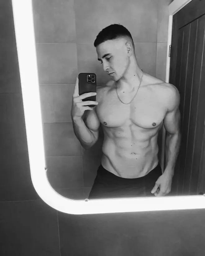 Rencontrez Freddie de Love Is Blind UK : son âge, son travail, Instagram, sa taille et plus 4 Freddie Powell est en partenariat avec Catherine Richards sur Love is Blind UK