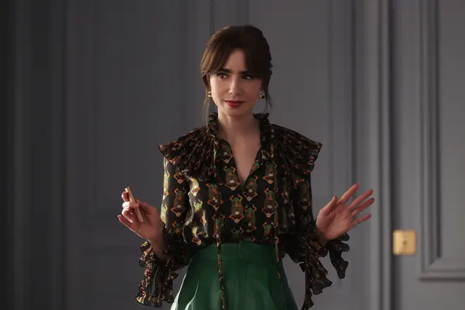 Chaque chanson de la bande originale de rêve d'Emily In Paris saison 4 4 Lily Collins est de retour dans le rôle d'Emily dans Emily in Paris