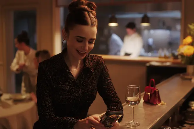 Chaque chanson de la bande originale de rêve d'Emily In Paris saison 4 8 Le triangle amoureux d'Emily continue dans Emily in Paris saison 4