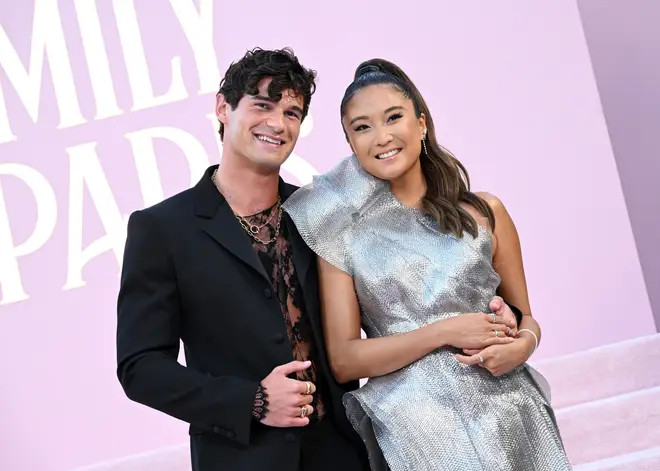 Ashley Park d'Emily In Paris dit que le tournage de la saison 4 était « éprouvant » après un choc septique... 4 Ashley Park remercie son petit ami Paul Forman pour son soutien pendant sa maladie