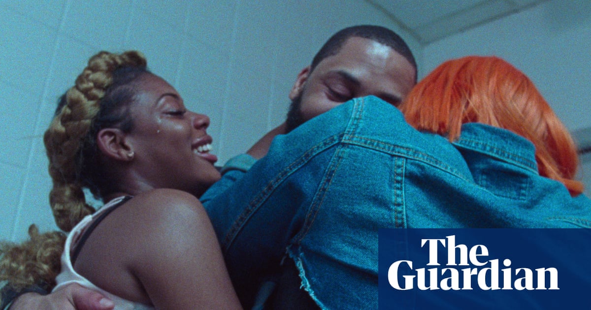Un film captivant: Une danse père-fille émouvante en prison 2 Un film captivant: Une danse père-fille émouvante en prison - 1