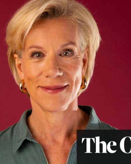<h1>Juliet Stevenson révèle des détails sur sa relation avec Alan Rickman</h1><br />
<br />
<p>La célèbre actrice Juliet Stevenson s'est récemment exprimée au sujet de sa relation avec feu Alan Rickman. Elle a déclaré qu'elle n'avait pas lu les journaux intimes de l'acteur, car elle sait déjà ce que leur lien signifiait pour elle.</p><br />
<br />
<h2>Points importants :</h2><br />
<ul><br /> <li>Juliet Stevenson parle ouvertement de son lien avec Alan Rickman</li><br /> <li>Elle refuse de lire les journaux intimes de l'acteur</li><br /> <li>Elle souligne l'importance de leur relation personnelle</li><br />
</ul> 20 <h1>Juliet Stevenson révèle des détails sur sa relation avec Alan Rickman</h1><br />
<br />
<p>La célèbre actrice Juliet Stevenson s'est récemment exprimée au sujet de sa relation avec feu Alan Rickman. Elle a déclaré qu'elle n'avait pas lu les journaux intimes de l'acteur, car elle sait déjà ce que leur lien signifiait pour elle.</p><br />
<br />
<h2>Points importants :</h2><br />
<ul><br /> <li>Juliet Stevenson parle ouvertement de son lien avec Alan Rickman</li><br /> <li>Elle refuse de lire les journaux intimes de l'acteur</li><br /> <li>Elle souligne l'importance de leur relation personnelle</li><br />
</ul> - 19