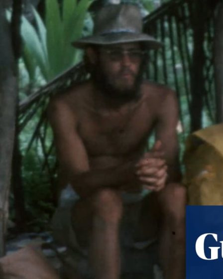 Critique de Point of Change: Comment les 'explorateurs du surf' ont ruiné un paradis de l'océan Indien | Film 35 Critique de Point of Change: Comment les 'explorateurs du surf' ont ruiné un paradis de l'océan Indien | Film - 34