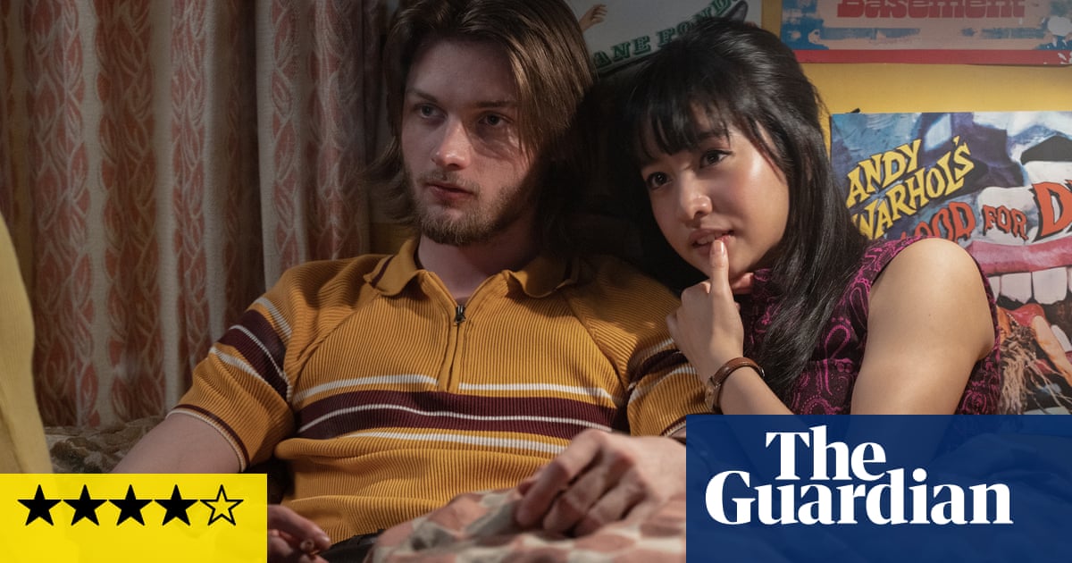 Critique de Touch - une histoire d'amour émotionnelle qui remonte aux années 60 | Film 2 Critique de Touch - une histoire d'amour émotionnelle qui remonte aux années 60 | Film - 1