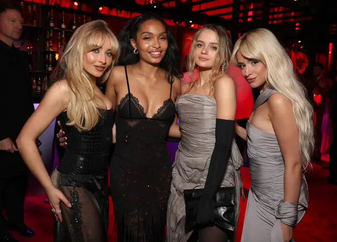 Camila Cabello semble répondre à la théorie du « triangle amoureux » de Sabrina Carpenter 6 Sabrina Carpenter et Camila Cabello posent avec Yara Shahidi et Joey King à la soirée des Oscars de Vanity Fair 2024