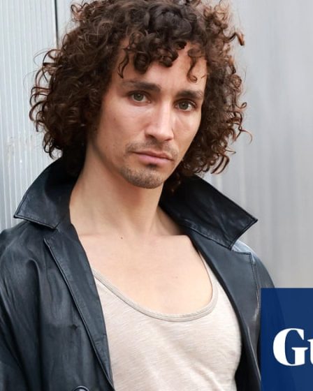Robert Sheehan parle de son anxiété et de ses crises de panique 53 Robert Sheehan parle de son anxiété et de ses crises de panique - 52