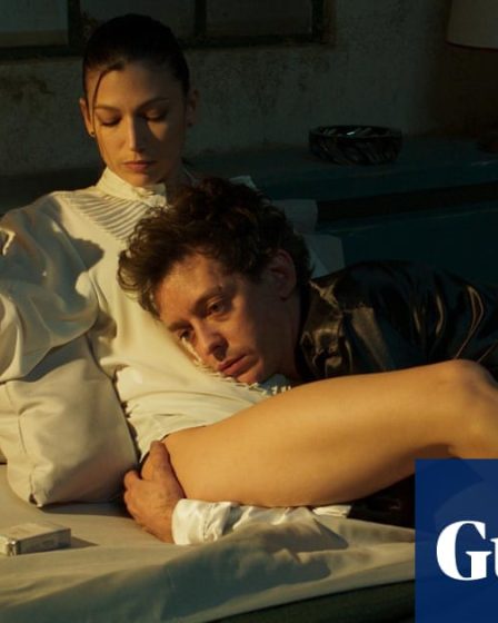 Critique du film "Kill the Jockey" : un drame criminel imprévisible et palpitant avec un héros hors-la-loi sous l'emprise de la drogue 26 Critique du film "Kill the Jockey" : un drame criminel imprévisible et palpitant avec un héros hors-la-loi sous l'emprise de la drogue - 25