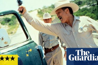 Critique de Lone Star : un drame criminel puissant de John Sayles, une relique extraordinaire d'Hollywood des années 90 | Film - 4