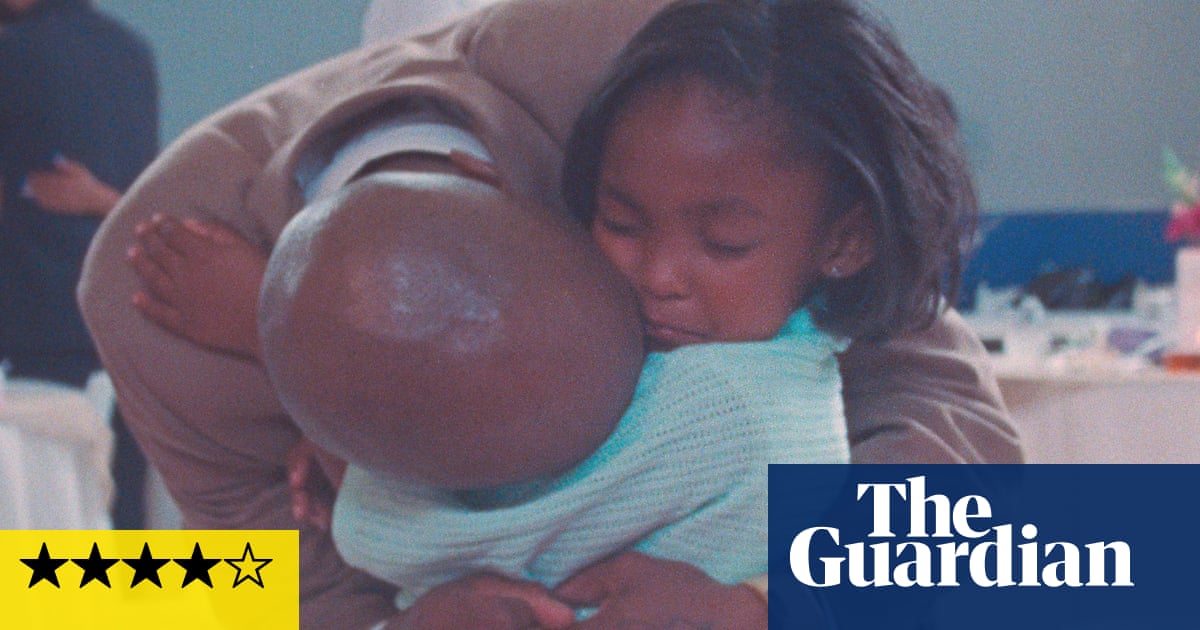 Critique émouvante: Filles et leurs pères en prison | Film 2 Critique émouvante: Filles et leurs pères en prison | Film - 1