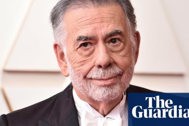 Francis Ford Coppola embrasse des figurants sur le plateau de Megalopolis | Cinéma - 2