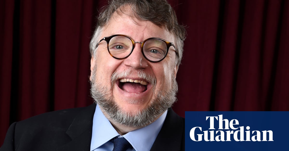 <br />
<br />
<h1>Guillermo del Toro perturbé par des « fantômes » dans un hôtel écossais</h1><br />
<br />
<p>Le célèbre réalisateur Guillermo del Toro a récemment partagé une expérience troublante lors de son séjour dans un hôtel en Écosse. Selon ses dires, il aurait ressenti une présence surnaturelle dans sa chambre, l'incitant à croire qu'il était entouré de « fantômes ».</p><br />
<br />
<h2>Points importants de l'article :</h2><br />
<ul><br /> <li>Guillermo del Toro, réalisateur renommé, perturbé par des phénomènes paranormaux</li><br /> <li>Expérience troublante lors de son séjour dans un hôtel écossais</li><br /> <li>Sensation de présence surnaturelle dans sa chambre</li><br /> <li>Guillermo del Toro évoque la possibilité d'être entouré de « fantômes »</li><br />
</ul><br />
<br /> 2 <br />
<br />
<h1>Guillermo del Toro perturbé par des « fantômes » dans un hôtel écossais</h1><br />
<br />
<p>Le célèbre réalisateur Guillermo del Toro a récemment partagé une expérience troublante lors de son séjour dans un hôtel en Écosse. Selon ses dires, il aurait ressenti une présence surnaturelle dans sa chambre, l'incitant à croire qu'il était entouré de « fantômes ».</p><br />
<br />
<h2>Points importants de l'article :</h2><br />
<ul><br /> <li>Guillermo del Toro, réalisateur renommé, perturbé par des phénomènes paranormaux</li><br /> <li>Expérience troublante lors de son séjour dans un hôtel écossais</li><br /> <li>Sensation de présence surnaturelle dans sa chambre</li><br /> <li>Guillermo del Toro évoque la possibilité d'être entouré de « fantômes »</li><br />
</ul><br />
<br /> - 1