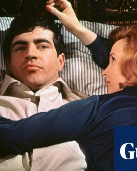 Critique du film "Rien que le meilleur" : une comédie délicieusement rétro de Alan Bates à Londres dans les années 60 - 31