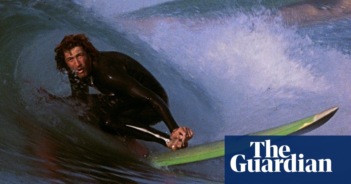 <u>Titre en Français:</u> Crystal Voyager: le film ultime de surf avec un esprit DIY - et une bande sonore de Pink Floyd | Film<br />
<br />
Le film Crystal Voyager est une véritable pépite du surf, mêlant une approche artisanale à une bande sonore envoûtante de Pink Floyd. Plongez dans l'univers captivant de ce film qui capture l'esprit de liberté et d'aventure des surfeurs.<br />
<br />
Points importants:<br />
- Crystal Voyager est un film de surf unique en son genre<br />
- L'approche DIY du film lui confère une authenticité particulière<br />
- La bande sonore de Pink Floyd ajoute une dimension mystique à l'expérience visuelle 2 <u>Titre en Français:</u> Crystal Voyager: le film ultime de surf avec un esprit DIY - et une bande sonore de Pink Floyd | Film<br />
<br />
Le film Crystal Voyager est une véritable pépite du surf, mêlant une approche artisanale à une bande sonore envoûtante de Pink Floyd. Plongez dans l'univers captivant de ce film qui capture l'esprit de liberté et d'aventure des surfeurs.<br />
<br />
Points importants:<br />
- Crystal Voyager est un film de surf unique en son genre<br />
- L'approche DIY du film lui confère une authenticité particulière<br />
- La bande sonore de Pink Floyd ajoute une dimension mystique à l'expérience visuelle - 1