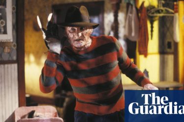 <br />
<br />
<h1>Changement de classification pour "Nightmare on Elm Street" défendu par le BBFC</h1><br />
<br />
<p>Le British Board of Film Classification (BBFC) a récemment défendu sa décision de changer la classification du film "Nightmare on Elm Street". Le film d'horreur classique a suscité des controverses après que le BBFC l'ait reclassé, ce qui a entraîné des réactions mitigées de la part du public.</p><br />
<br />
<h2>Points importants:</h2><br />
<ul><br /> <li>Le BBFC défend sa décision de changer la classification de "Nightmare on Elm Street".</li><br /> <li>Le film a suscité des controverses après la reclassification.</li><br /> <li>Les réactions du public ont été mitigées.</li><br />
</ul><br />
<br /> - 6